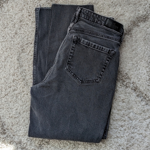 Hollister Ultra High-Rise Mom Jean - 5R - W27 L27 - Black - Picture 5 of 9
